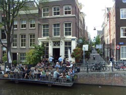 Straßencafe in Amsterdam