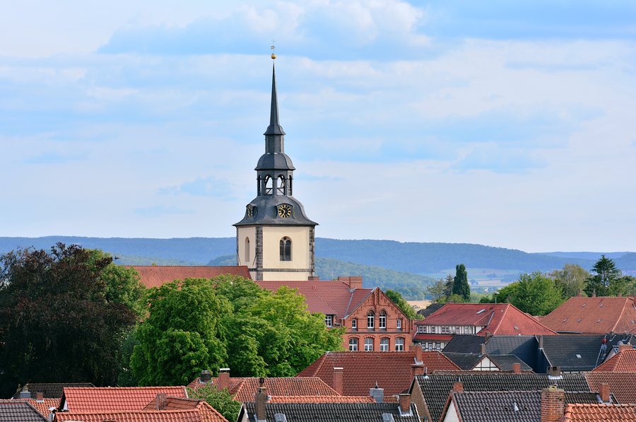File:Elze Stadtansicht mit Peter und Paul Kirche.jpg