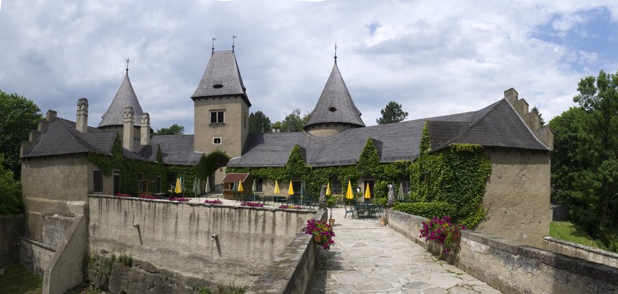 File:Ottenstein Burg.jpg