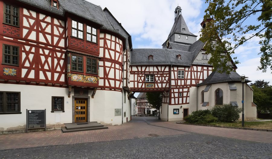 File:Amthof-Bad-Camberg-JR-E-2757-2018-09-02.jpg