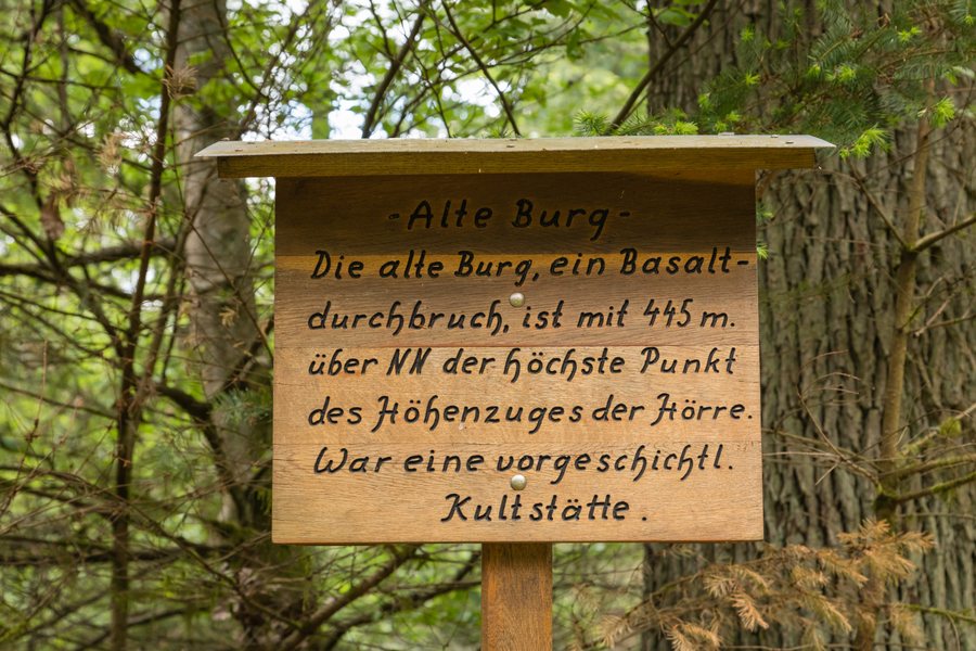 File:Mittenaar Alte Burg Ballersbach (2).jpg