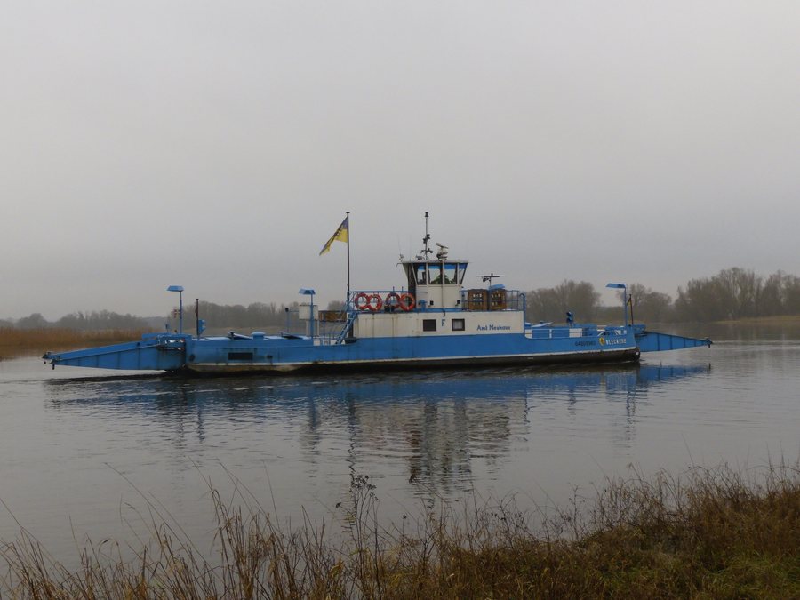 File:Bleckede Fähre Fährschiff Amt Neuhaus 4.jpg