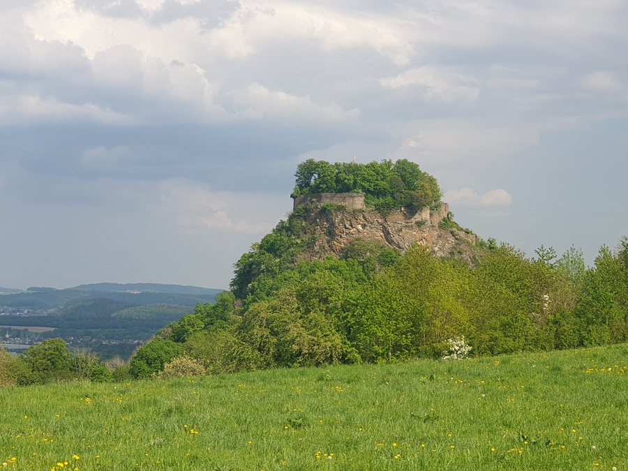 File:Burg Hohenkrähen.jpg