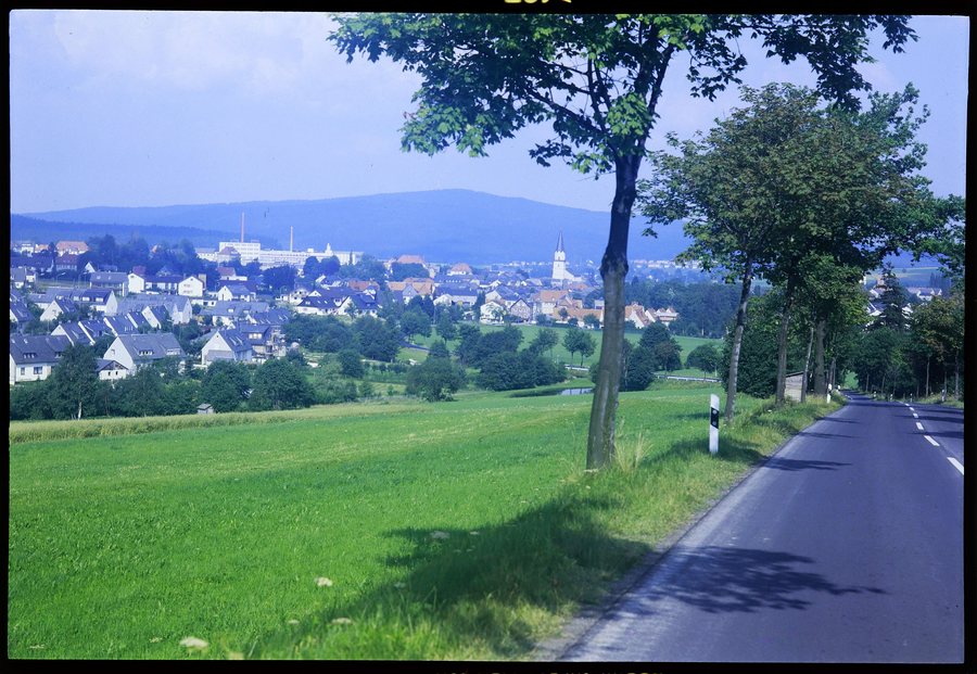 Marktleuthen: Straße mit Stadt und Kirche