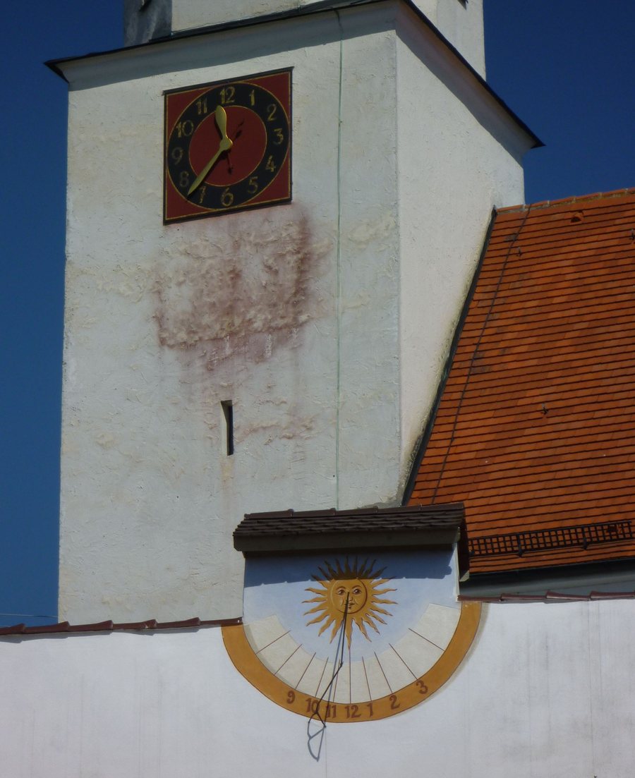 File:Öllingen - Turmuhr und Sonnenuhr.jpg