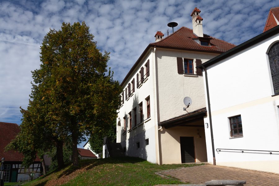 File:Treuchtlingen Bubenheim Schulhaus.jpg