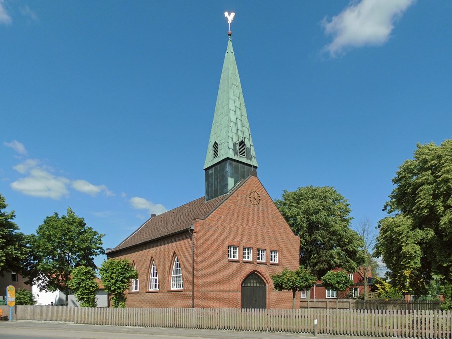 File:Tülau Kirche.JPG