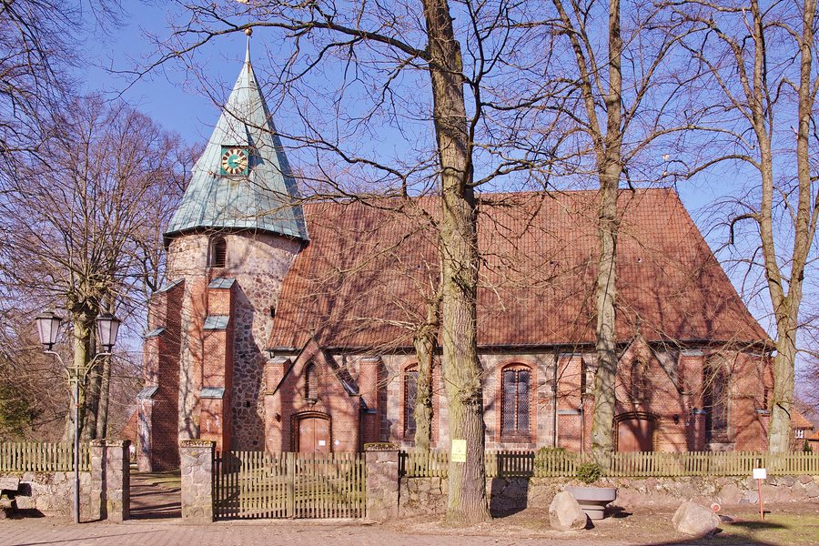 File:Rundturmkirche St. Peter und Paul-Kirche in Betzendorf IMG 5055.jpg