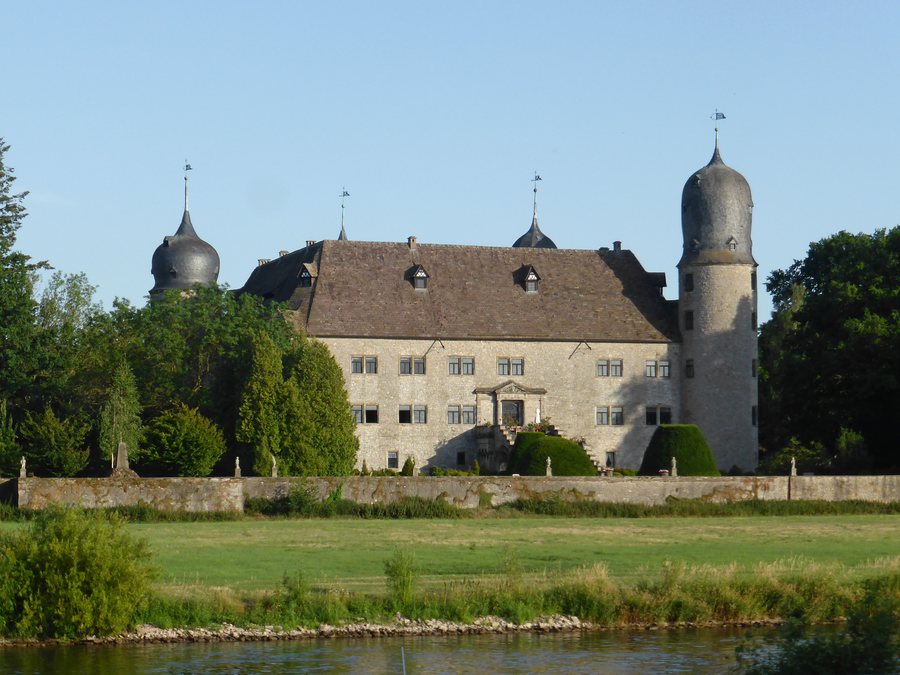 File:Hehlen Schloss 5.jpg