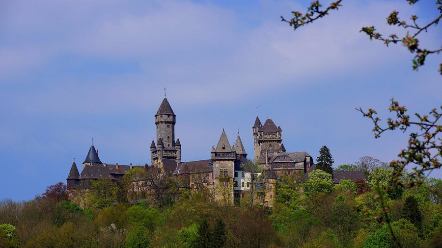 File:Schloss Braunfels der Grafen zu Solms (D04811.1).JPG