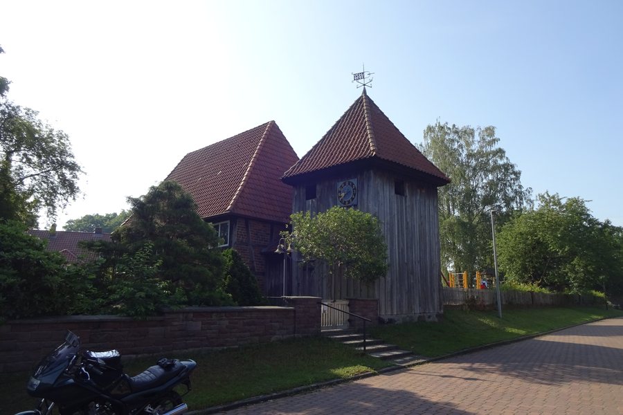 File:Kirche Ahnsbeck.jpg