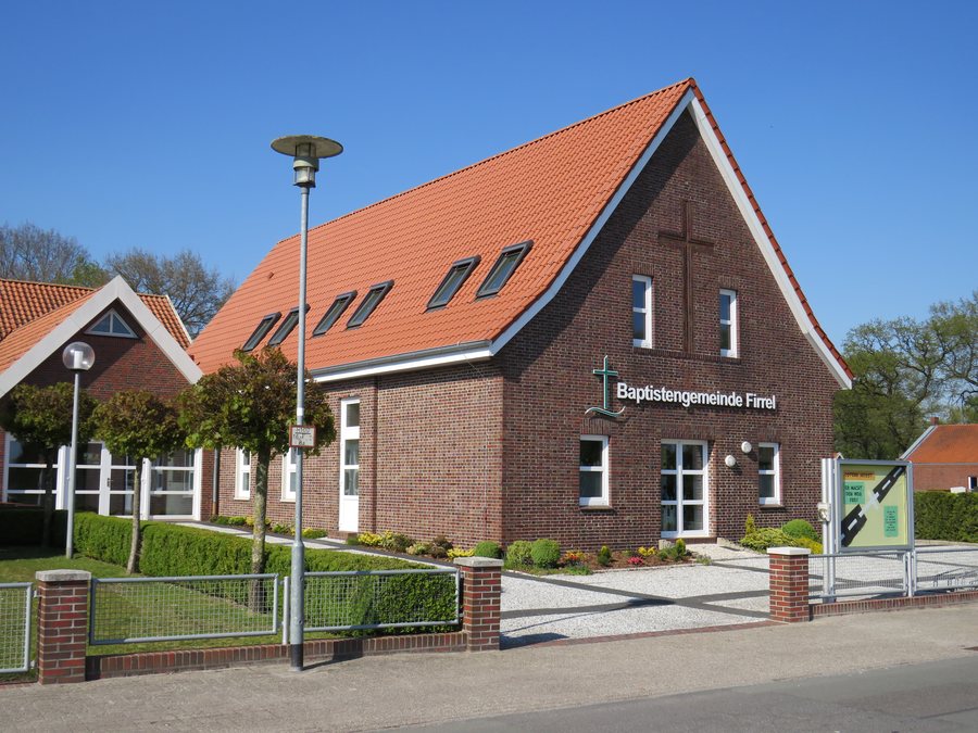 File:Baptistenkirche Firrel.jpg