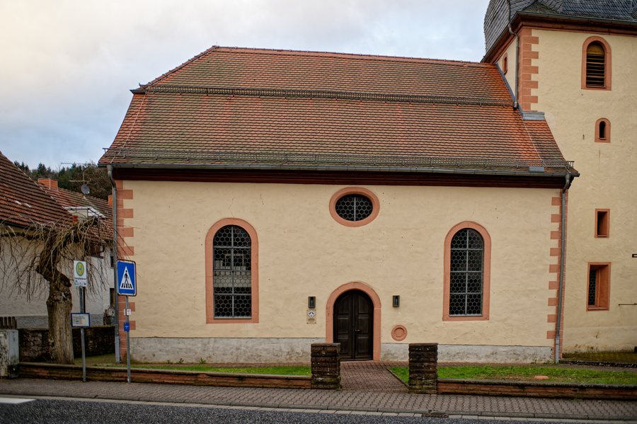 File:Kempfenbrunn, Evangelische Kirche Flörsbachtal 20230402 0159.jpg