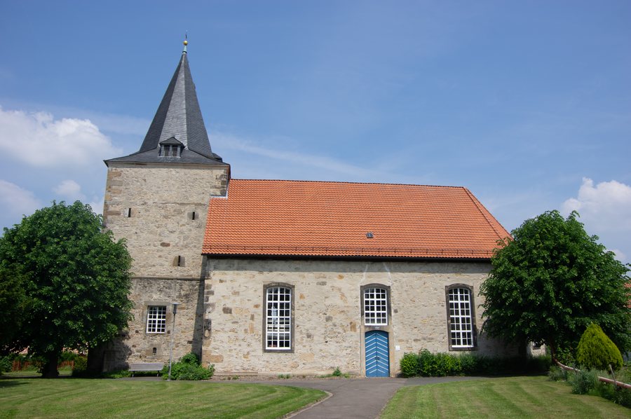 File:Kirche Rössing Nordstemmen.jpg