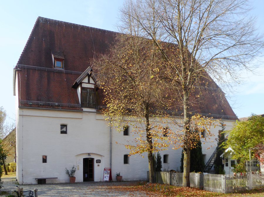File:Neumarkt-St Veit, Herzoglicher Kasten, 2.jpeg