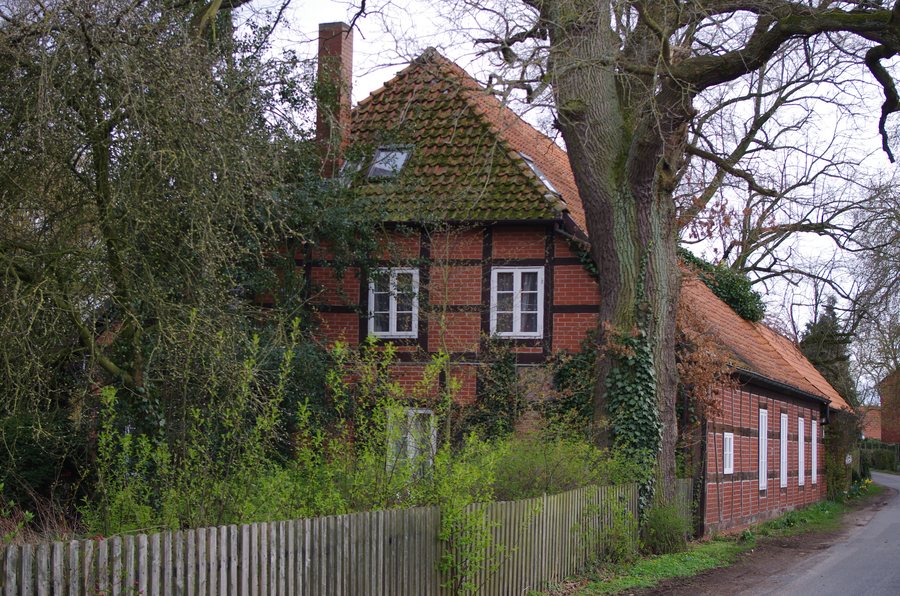 File:Heuerhaus, Auf der Bult 5, Estorf.jpg