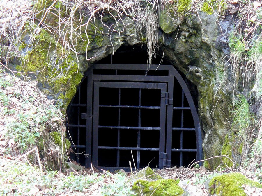 File:Höhle Rübeland-Kreuztal (Harz) P1090422.jpg