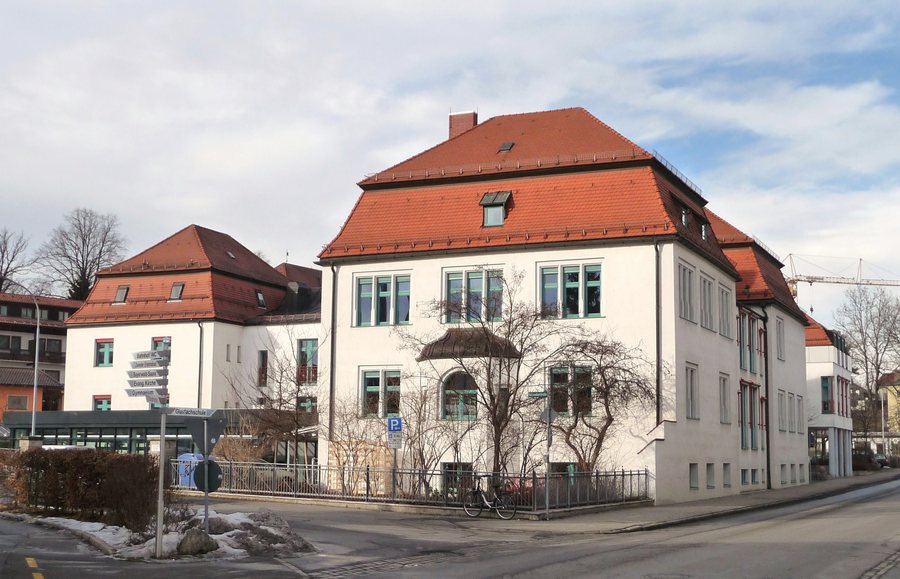 File:Glasfachschule Zwiesel.JPG
