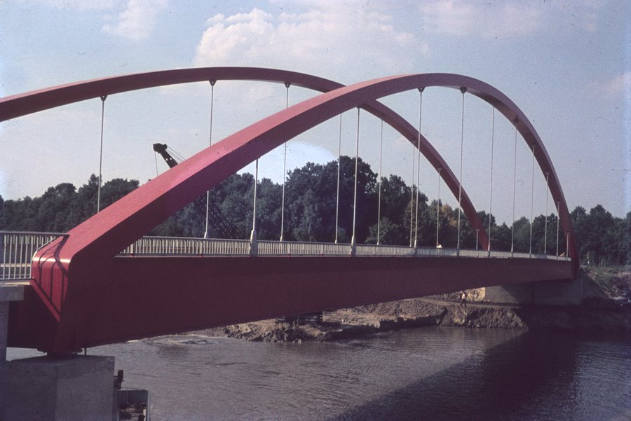 File:Stahlbrücke über den Mittellandkanal 1975 HBdia01823.jpg
