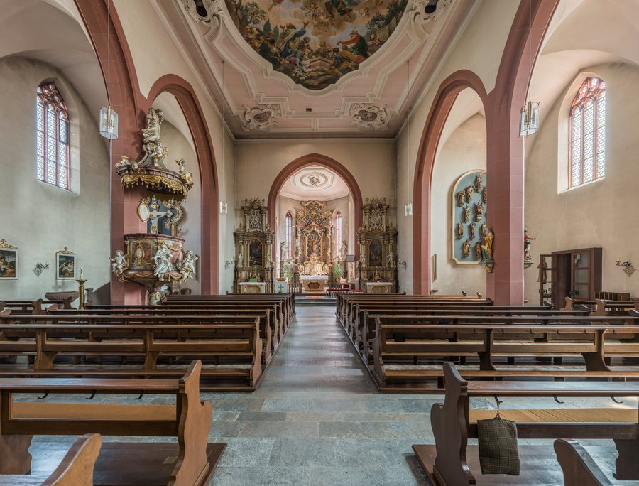 File:Mariä Geburt, Höchberg, Nave 20150812 2.jpg