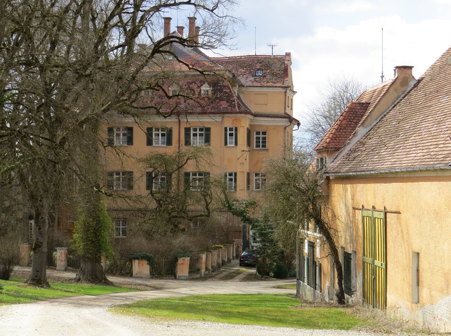 File:Burtenbach - Schloss v O.jpg