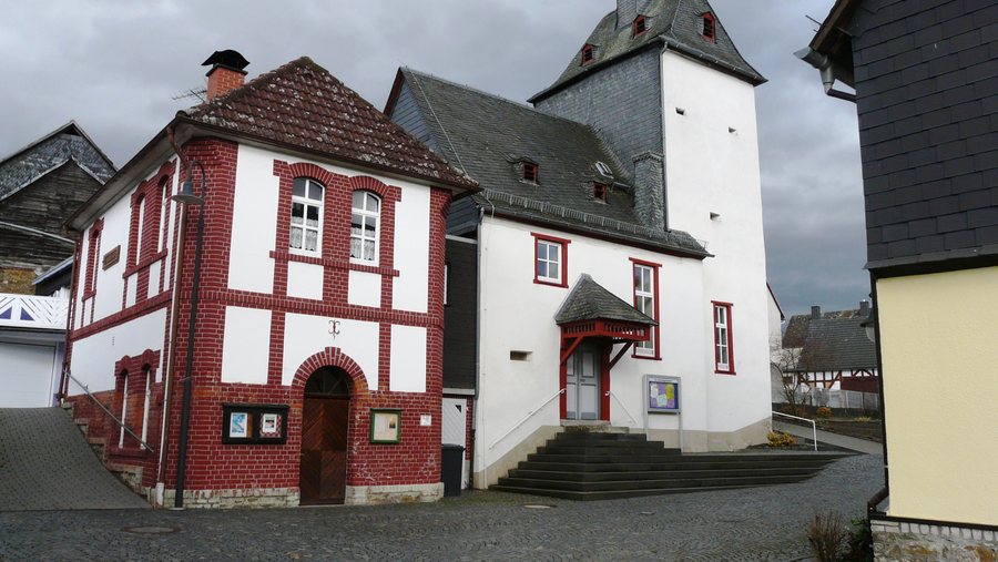 Backhaus und Kirche Niederlemp