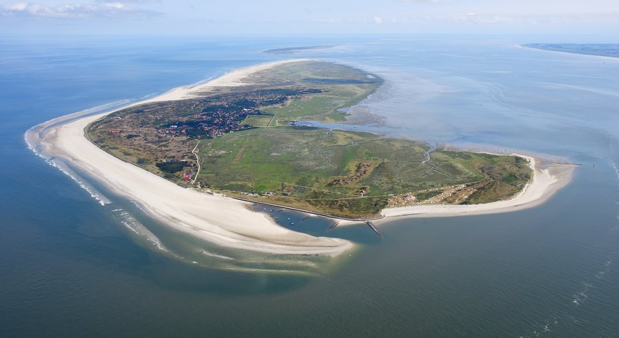 File:Aerial image of Spiekeroog (view from the west).jpg
