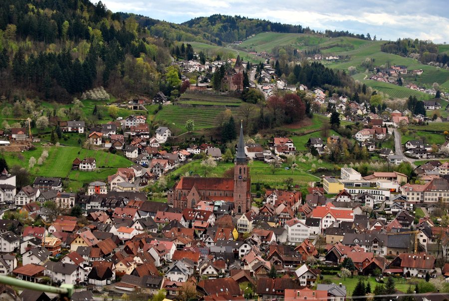File:Kappelrodeck mit der Kirche St. Nikolaus.jpg
