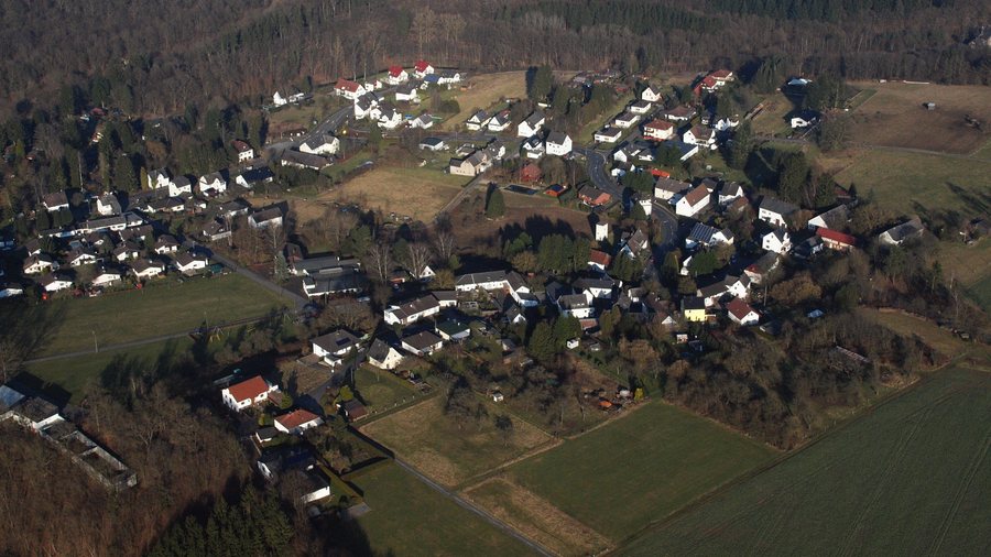 File:Döttesfeld, Luftaufnahme 2015.jpg
