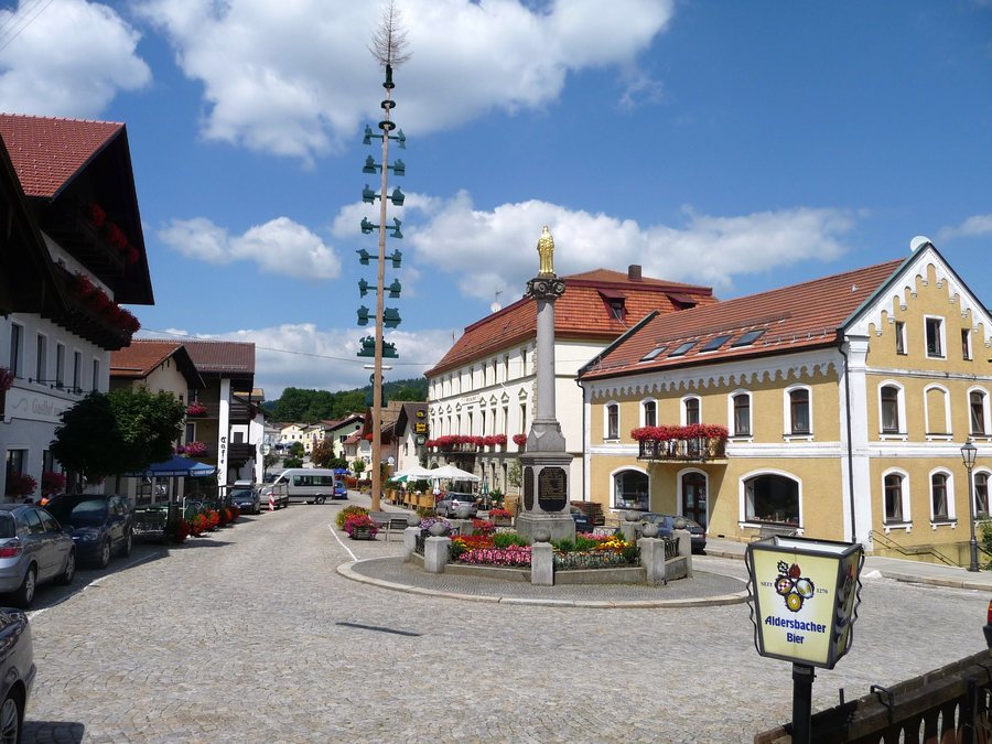 File:Marktplatz Lam.JPG