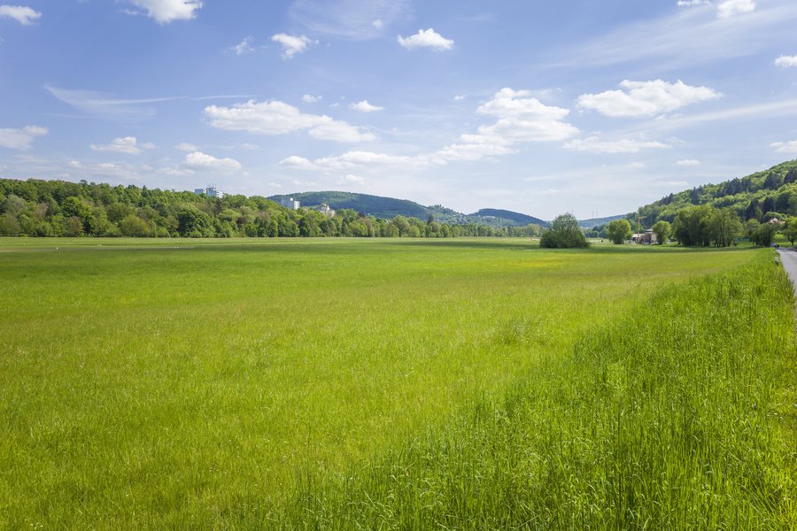 File:Blick vom Salinenblick Bad Kissingen zum Flugplatz.jpg