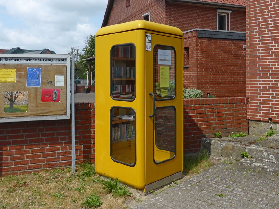File:Tiddische Bücher.jpg