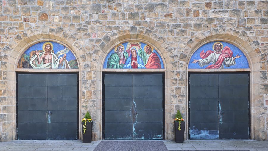 File:Pressig-Herz-Jesu-Kirche-02.jpg