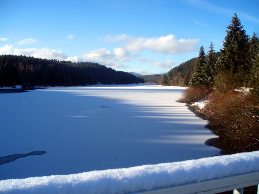 File:Überleitungssperre Königshütte 2013.jpg