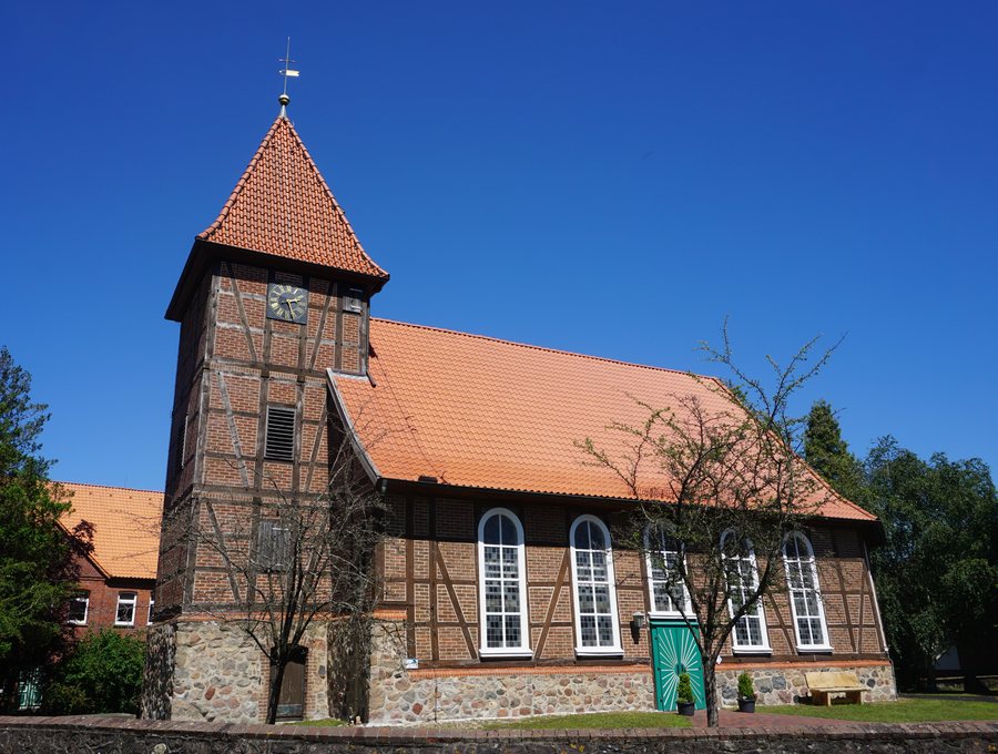File:St.-Lamberti-Kirche (Nahrendorf).jpg