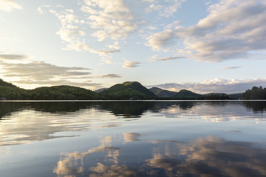 Sonnenuntergang am Lac-Supérieur in der Laurentidenregion von Québec