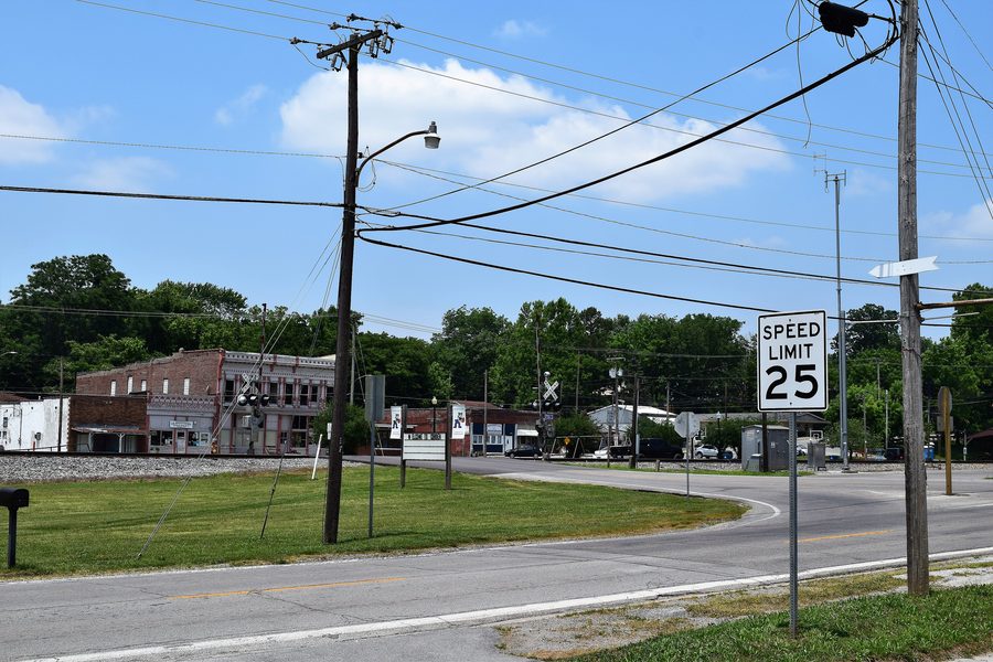 Bahnübergang in der Innenstadt von Cobden, Illinois