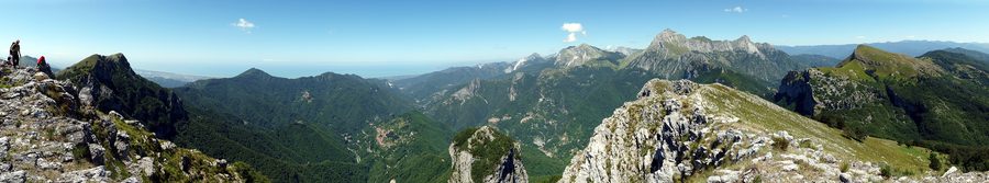 Panoramablick auf die Apuanischen Alpen von Monte Nona