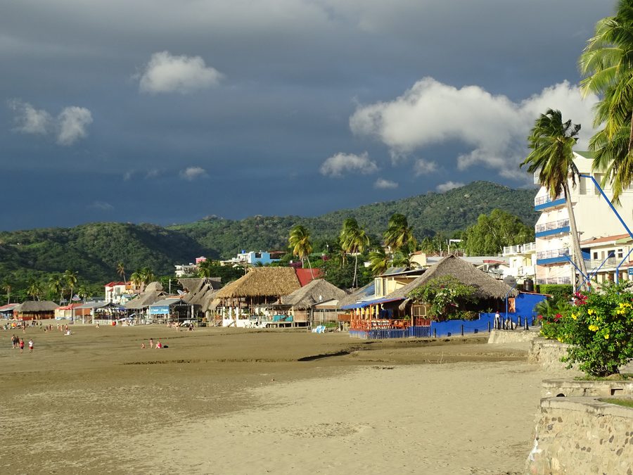 Strand bei San Juan del Sur an der Pazifikküste Nicaraguas