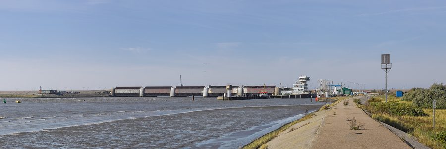 Eidersperrwerk an der Eimündung nahe Tönning