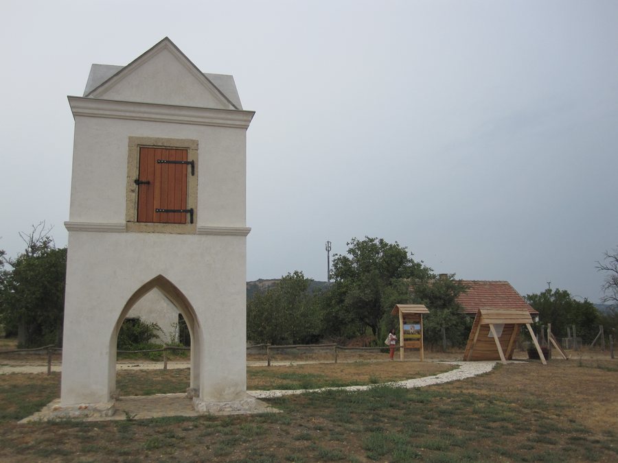 File:Loportorony.jpg