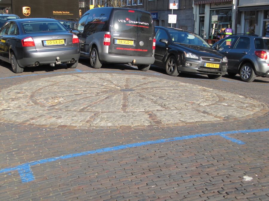 Historischer Hafenbereich von Schoonhoven mit Brücke und denkmalgeschützten Gebäuden