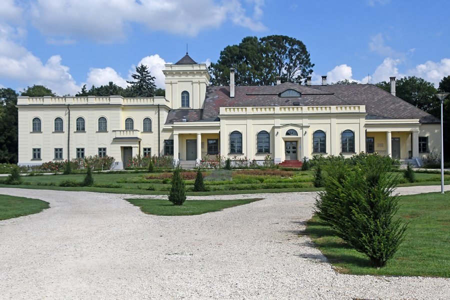 File:Csetény, Holitscher-kastély 2023 01.jpg