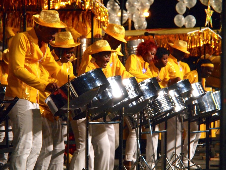 Steelpan-Instrumente beim Karneval in Trinidad und Tobago