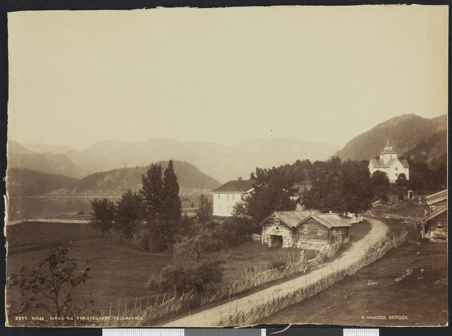Vinje-Kirche und Pfarrhof in Vinje, Telemark