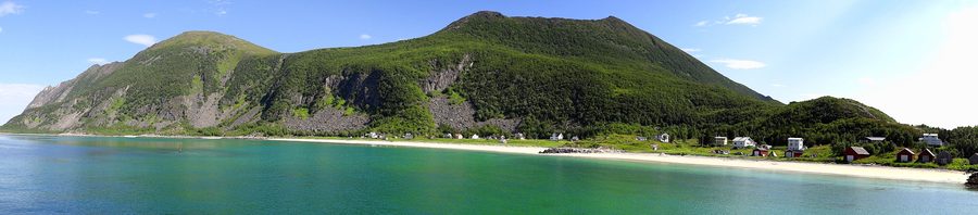 Das Fischerdorf Bøvær auf Senja an der norwegischen Küste