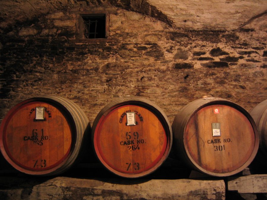Weinfässer bei Taylors Wine im Clare Valley nahe Auburn, South Australia