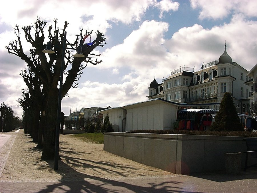 Strandpromenade von Ahlbeck mit Strandhotel