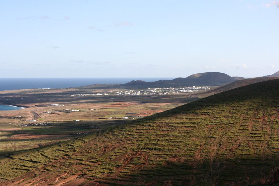 Blick von Lugar Diseminado Haría auf Mala auf Lanzarote
