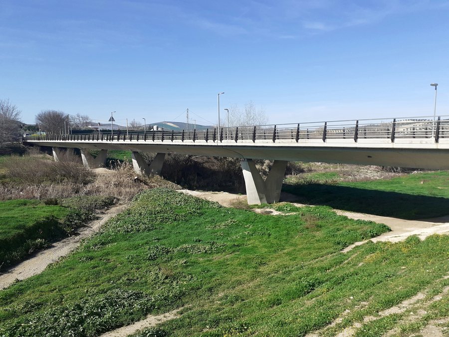 File:Puente, Castro del Río.jpg